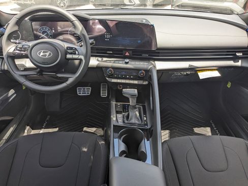New 2025 Hyundai Elantra SEL image 14