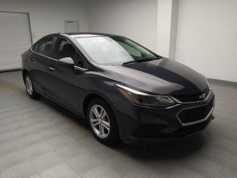 Used 2018 Chevrolet Cruze LT FWD image 13