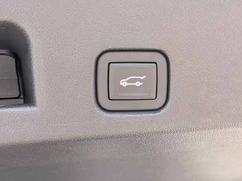 Used 2025 GMC Acadia Elevation FWD image 14