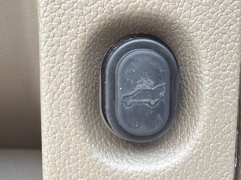 Used 2020 Chevrolet Suburban LT RWD image 19