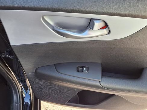 Used 2023 Kia Forte LXS FWD image 25