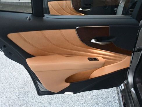 Used 2023 Lexus LS 500 w/ Accessory Package (Z2) image 24