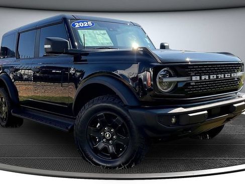 Used 2025 Ford Bronco Outer Banks AWD/4WD image 3