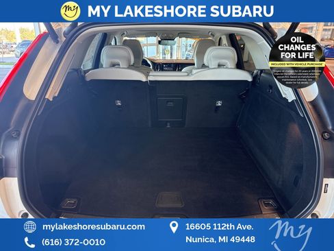 Used 2022 Volvo XC60 B5 Momentum image 24