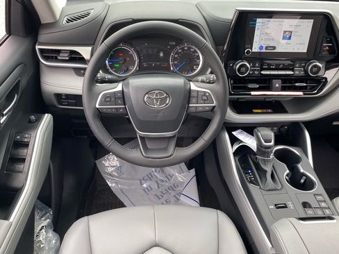 New 2026 Toyota Highlander XLE image 10