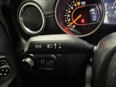 Used 2018 Jeep Wrangler Unlimited Sahara AWD/4WD image 18