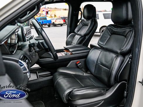 Used 2021 Lincoln Navigator Reserve image 10