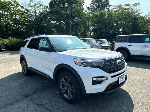Certified 2023 Ford Explorer XLT w/ Equipment Group 202A AWD/4WD image 1