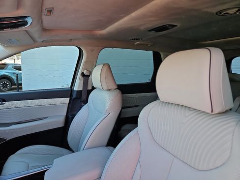 Used 2024 Hyundai Palisade Calligraphy image 9