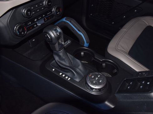 Used 2023 Ford Bronco Wildtrak image 32