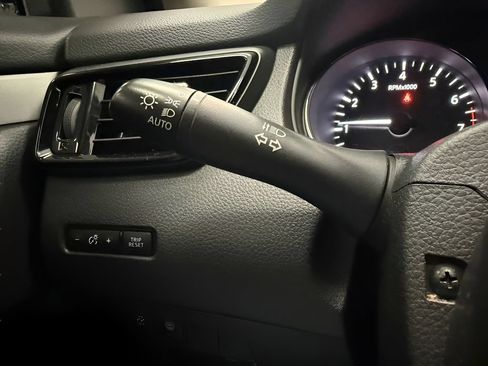 Used 2021 Nissan Rogue Sport S FWD image 21