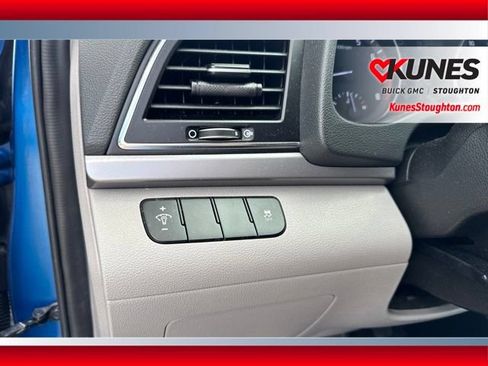Used 2017 Hyundai Elantra SE FWD image 28