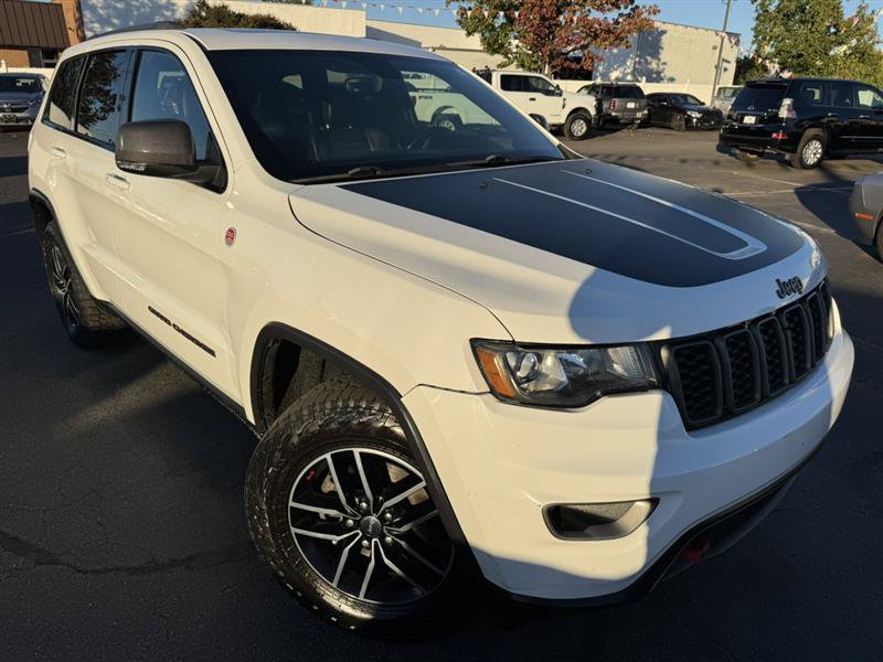 Used 2017 Jeep Grand Cherokee Trailhawk AWD/4WD image 3