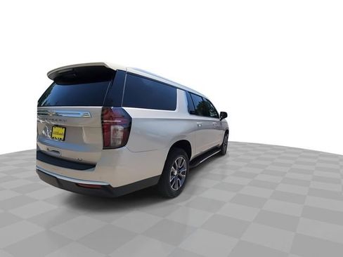 Used 2023 Chevrolet Suburban LT w/ LT Signature Plus Package RWD image 8
