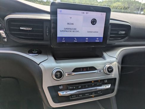 Used 2020 Ford Explorer XLT RWD image 11