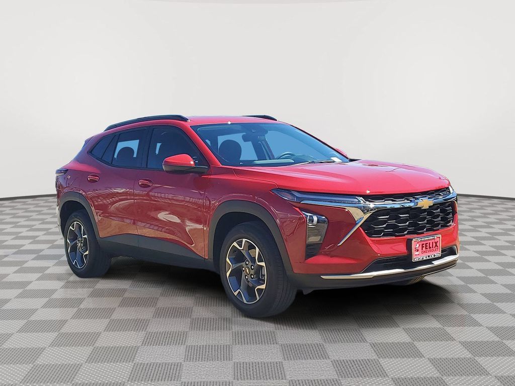 Used 2026 Chevrolet Trax LT FWD image 3