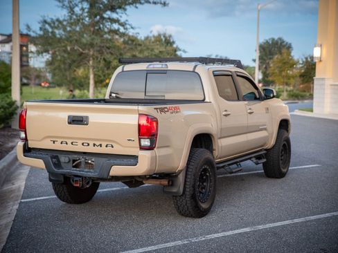 Used 2019 Toyota Tacoma TRD Sport image 3