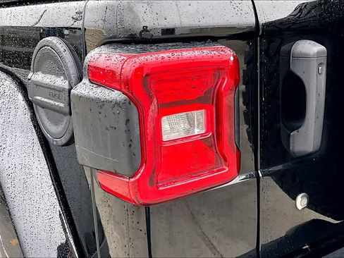 Used 2020 Jeep Wrangler Unlimited Sahara AWD/4WD image 29