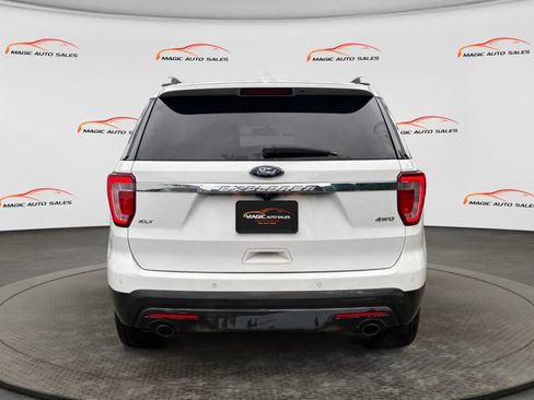 Used 2017 Ford Explorer XLT w/ Equipment Group 202A AWD/4WD image 9