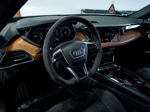 Used 2022 Audi e-tron GT Premium Plus image 32