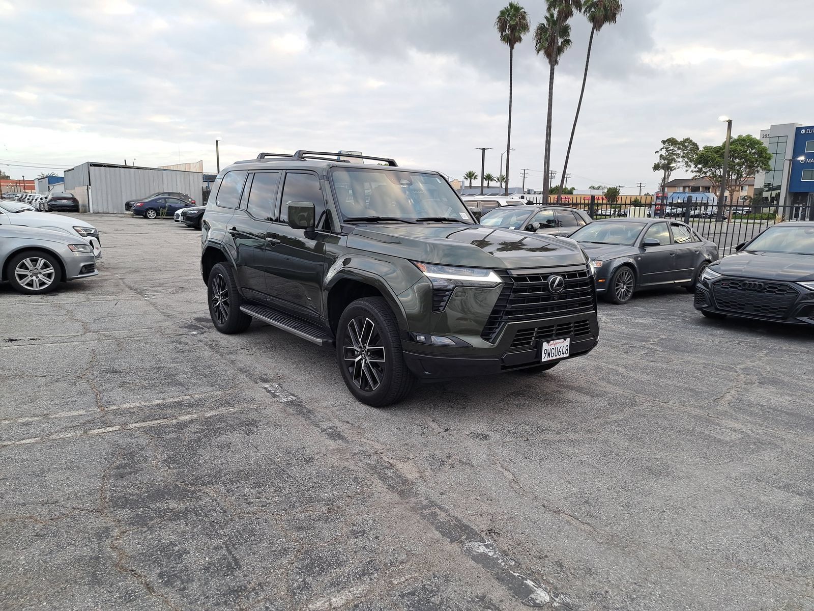 Used 2025 Lexus GX 550 w/ Accessory Package (Z1) AWD/4WD image 3