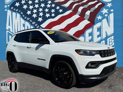 Certified 2026 Jeep Compass Latitude AWD/4WD image 1