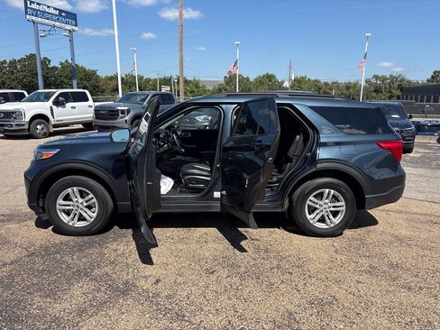 Used 2023 Ford Explorer XLT w/ Equipment Group 202A AWD/4WD image 4