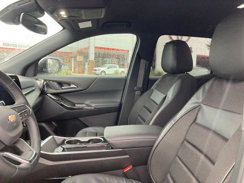 Used 2025 Chevrolet Equinox LT FWD image 10