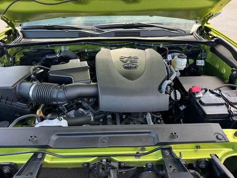 Used 2023 Toyota Tacoma TRD Sport w/ TRD Premium Sport Package AWD/4WD image 16