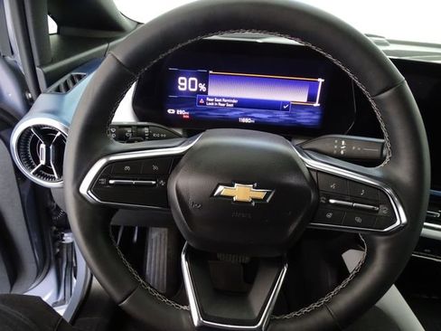 Used 2025 Chevrolet Equinox EV LT image 6