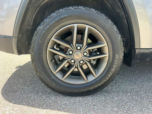 Used 2016 Jeep Grand Cherokee Laredo 75th Anniversary AWD/4WD image 18