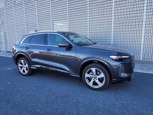 Used 2025 Audi Q5 Premium Plus AWD/4WD image 2