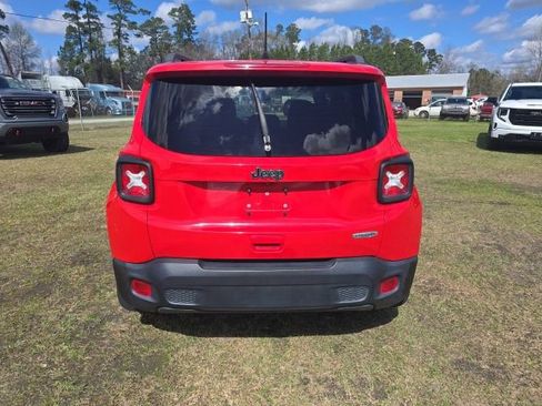 Used 2019 Jeep Renegade Latitude image 4