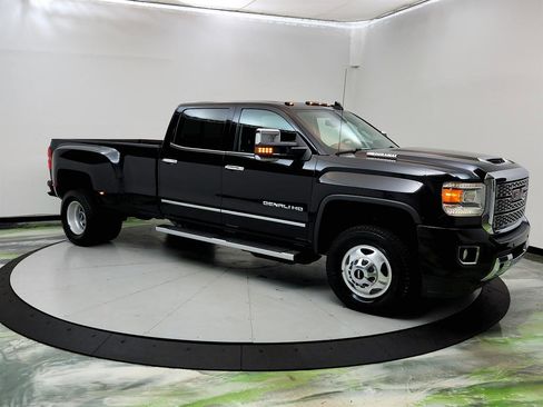 Used 2018 GMC Sierra 3500 Denali w/ Duramax Plus Package image 3