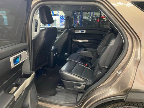 Used 2021 Ford Explorer Limited w/ Equipment Group 301A image 18