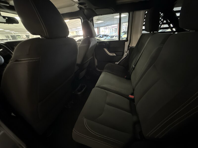 Used 2018 Jeep Wrangler Unlimited Sahara AWD/4WD image 32