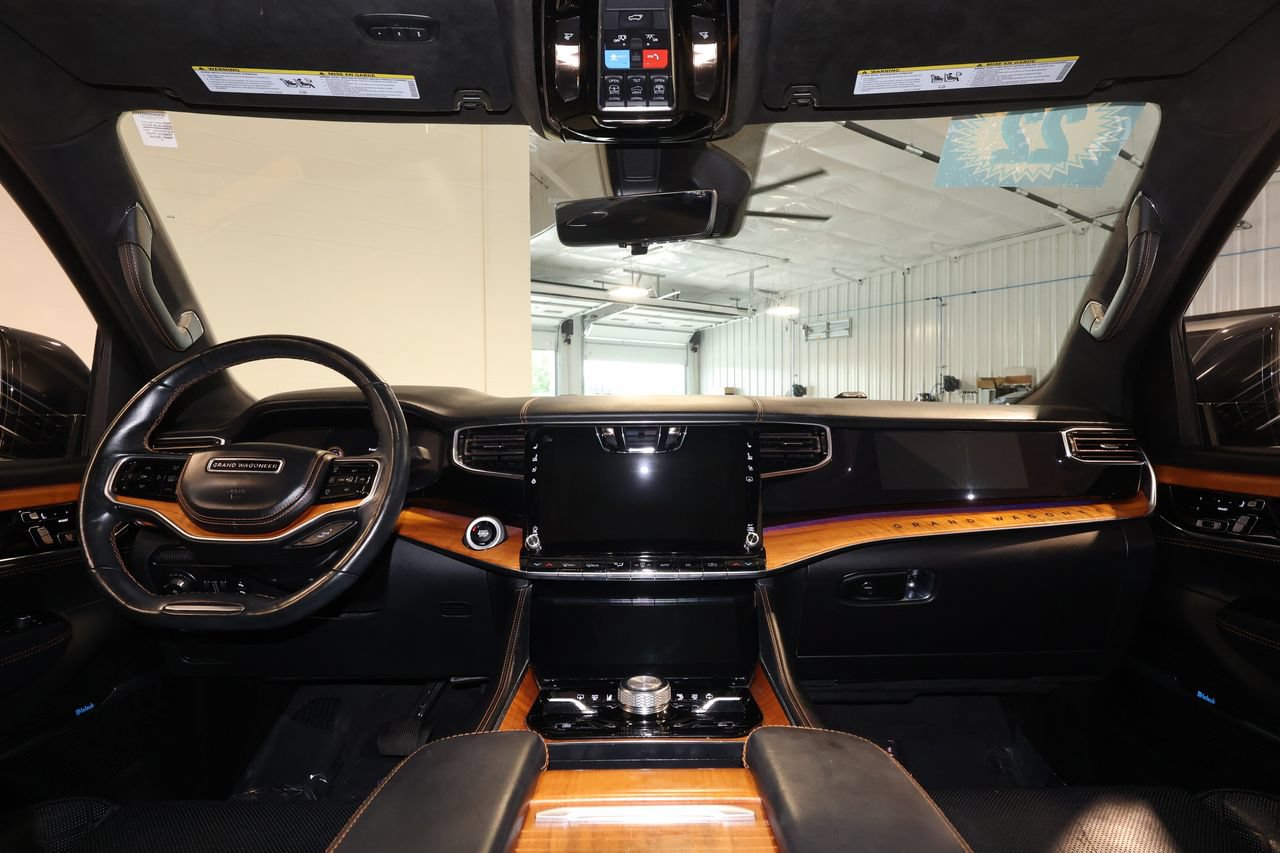 Used 2022 Jeep Grand Wagoneer Series III AWD/4WD image 30