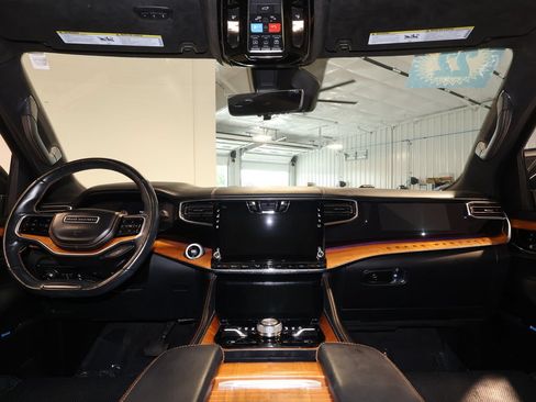 Used 2022 Jeep Grand Wagoneer Series III AWD/4WD image 30