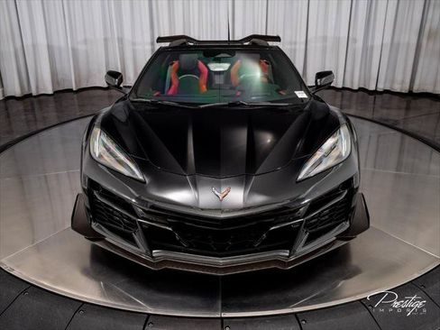 Used 2025 Chevrolet Corvette Z06 w/ Z07 Performance Package RWD image 4