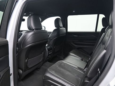 Used 2024 Jeep Grand Cherokee L Laredo image 25