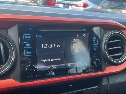 Used 2017 Toyota Tacoma TRD Sport image 17