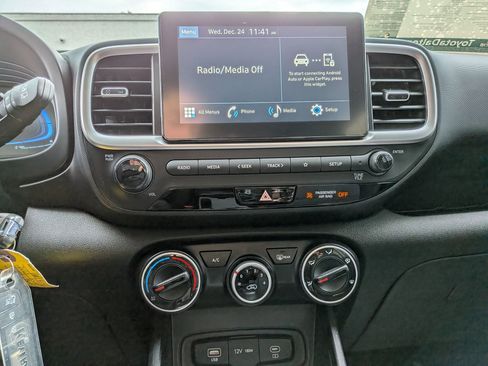 Used 2025 Hyundai Venue SE image 19