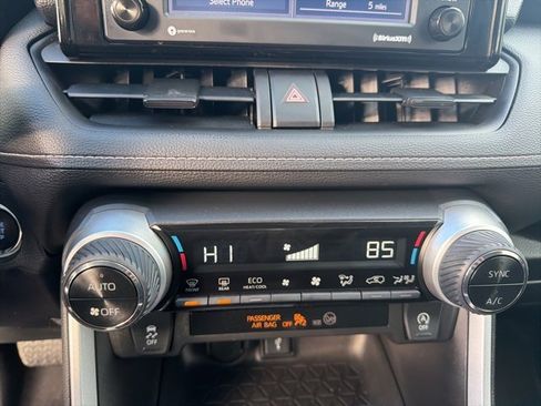 Used 2022 Toyota RAV4 XLE image 32