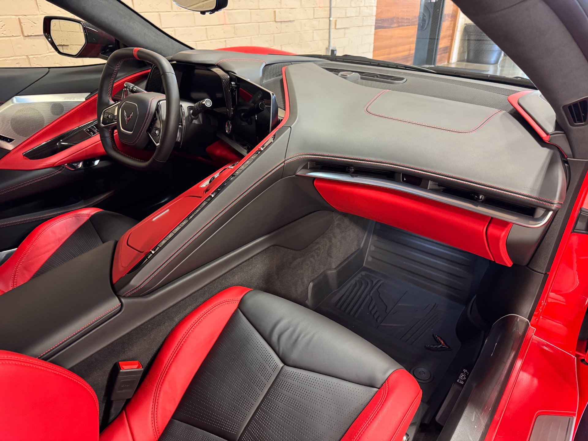 Used 2025 Chevrolet Corvette Stingray Premium Cpe w/ Z51 Performance Package RWD image 44