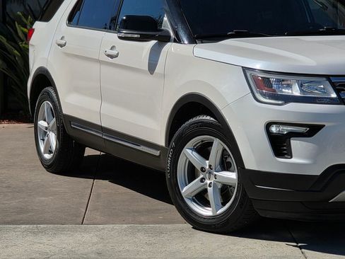 Used 2018 Ford Explorer XLT w/ Equipment Group 201A image 4