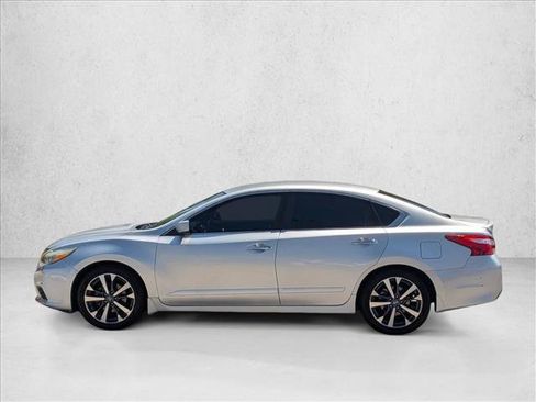 Used 2016 Nissan Altima 2.5 SR w/ LED Appearance Package FWD image 9