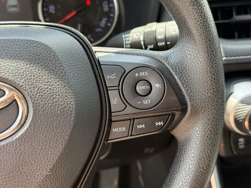 Used 2019 Toyota RAV4 XLE FWD image 17