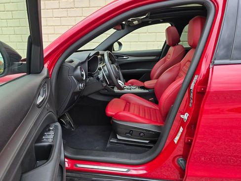 Used 2024 Alfa Romeo Stelvio Veloce AWD/4WD image 19