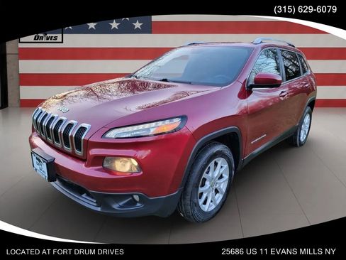 Used 2016 Jeep Cherokee Latitude w/ Comfort/Convenience Group AWD/4WD image 1