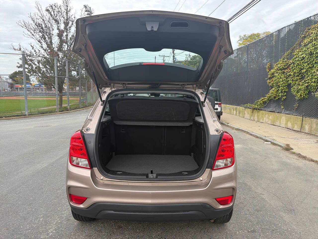 Used 2018 Chevrolet Trax LS AWD/4WD image 5